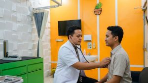 Tahapan Pemeriksaan Fisik dari Kepala hingga Kaki